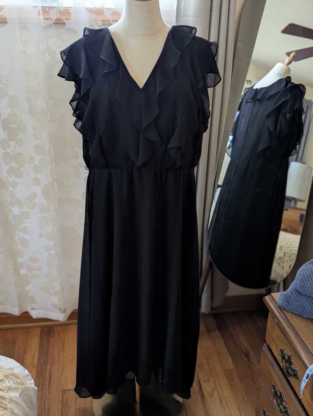 Maison Tara Women's Size 16W Black Ruffle V-Neck Hi-Low Bottom Hem Midi Dress - Picture 1 of 12